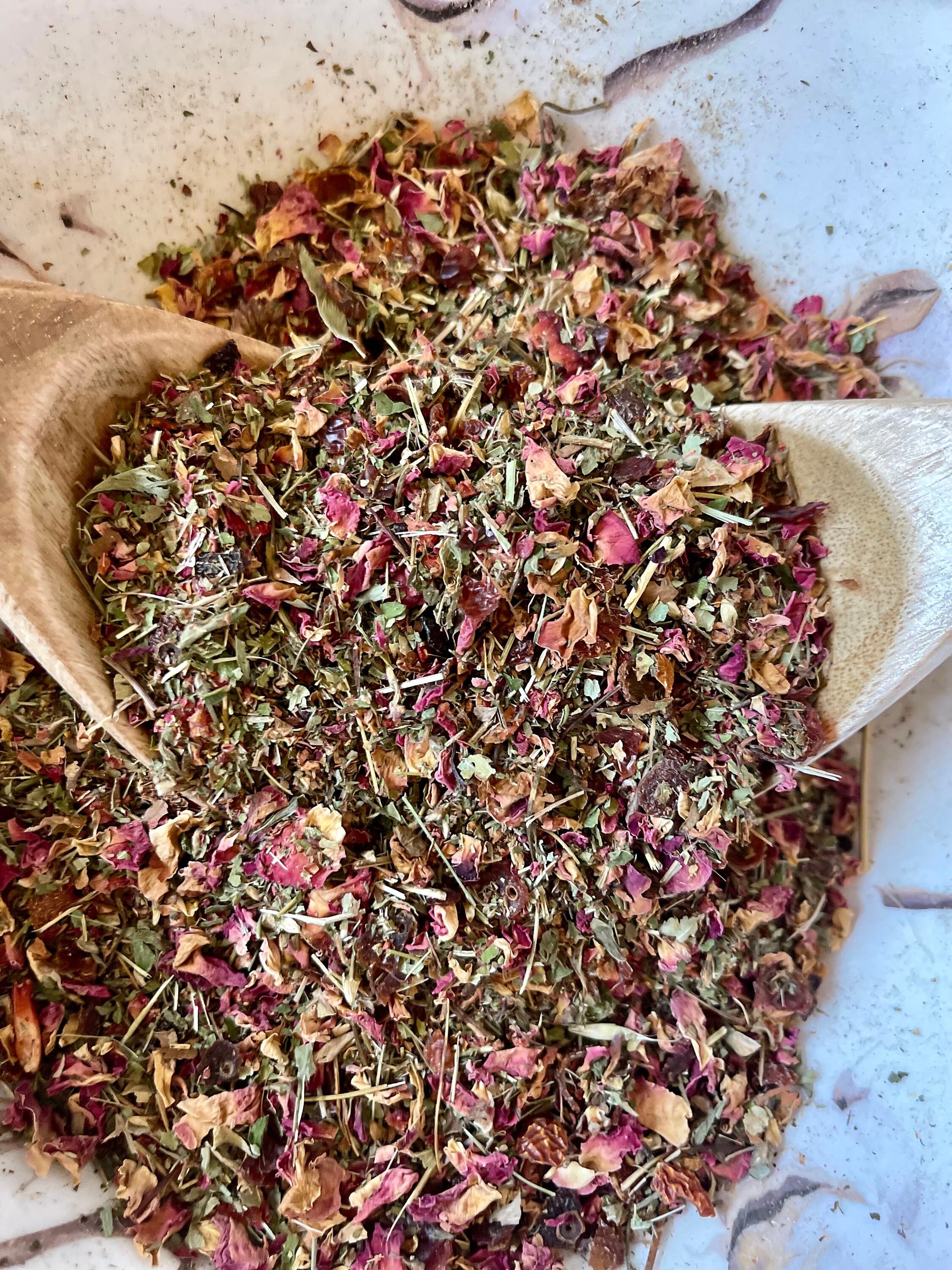 Binky Sprinkles Forage Blend~Strawberry Fields~ Healthy Treat, Perfect Hay/Greens/Pellet Topper for Rabbit, Hamster, Guinea Pig, Chinchillas